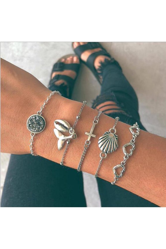 Multi-Layer Fishtail Shell Bracelet: Charming Boho Chic Jewelry for Women, Exquisite Ocean-Inspired Design, Perfect for Everyday Wear