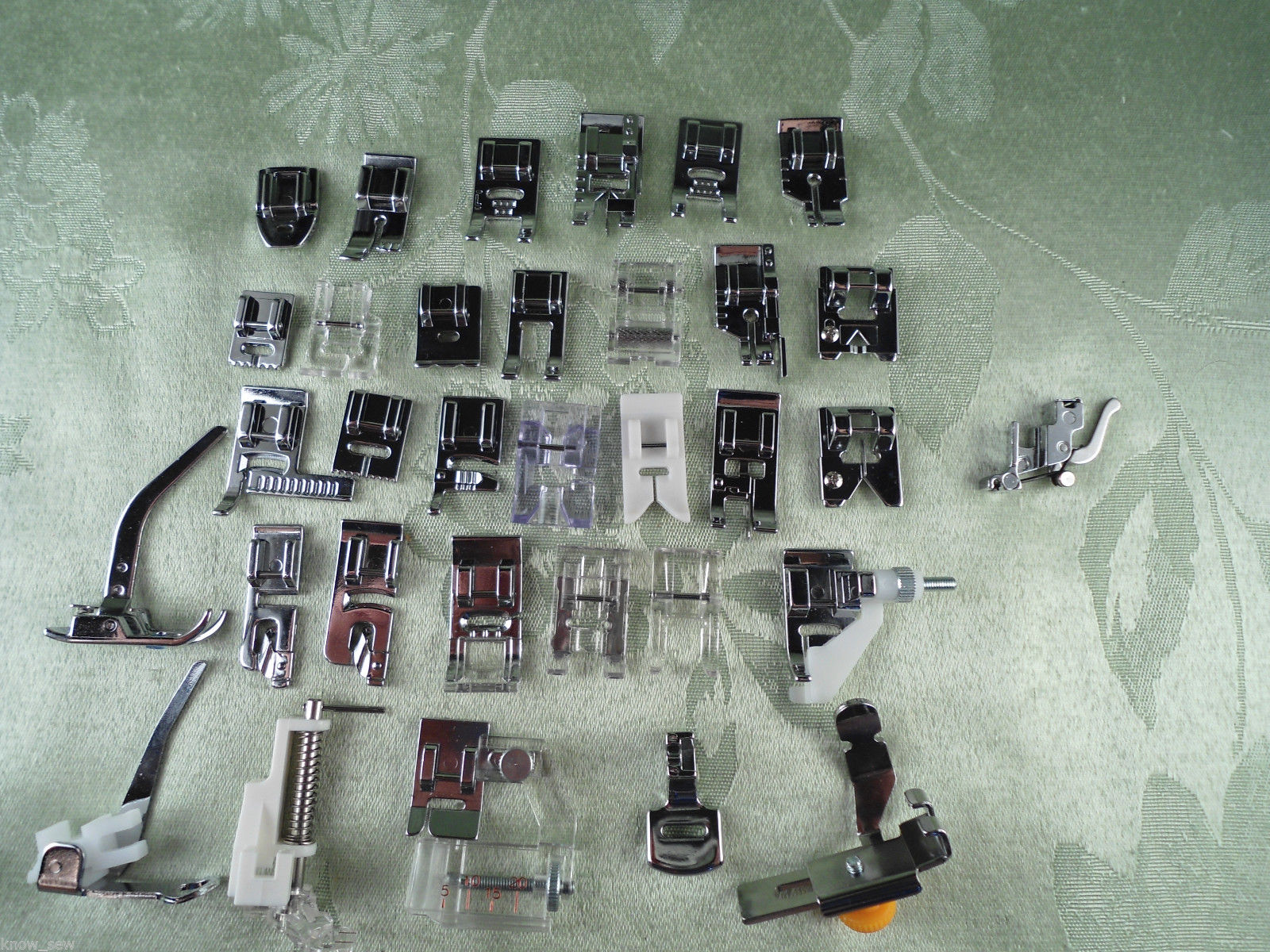 Youngine 32pcs Professional Sewing Machine Presser Feet Set Low Shank Snap-on Foot Kit For Brother, Singer, Janome, Viking