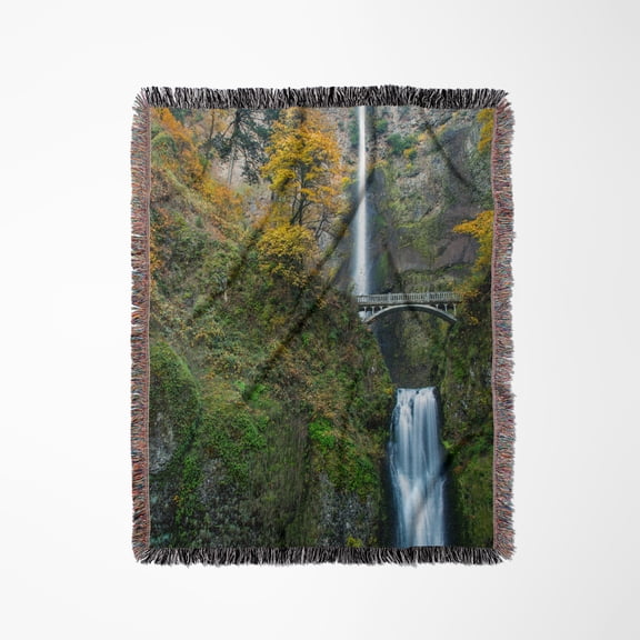 Multnomah Falls, Columbia Gorge National Scenic Area, Oregon, Usa, Woven Blanket