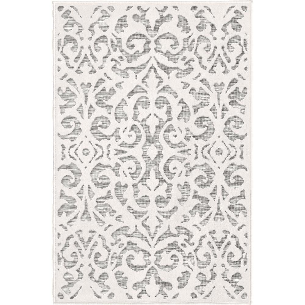 Natural Gray Damask Pattern Indoor/Outdoor Rug, 2'11" x 4'5"