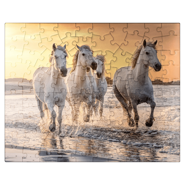 MyPuzzle 100 Teile Puzzle – Weiße Camargue-Pferde Galoppieren Am Strand, Frankreich, 48x34 Cm, Für Kinder Ab 6 Jahren