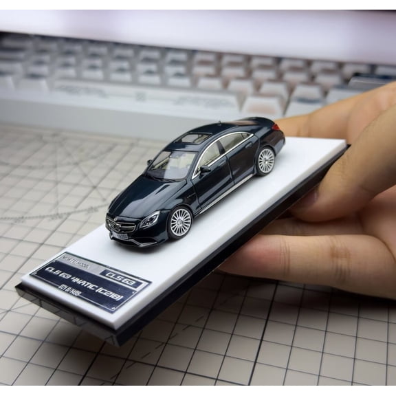Mycrazybuy  Mortal 1:64 Green CLS 63 4 Matic Sedan Sports Model Diecast Metal Car
