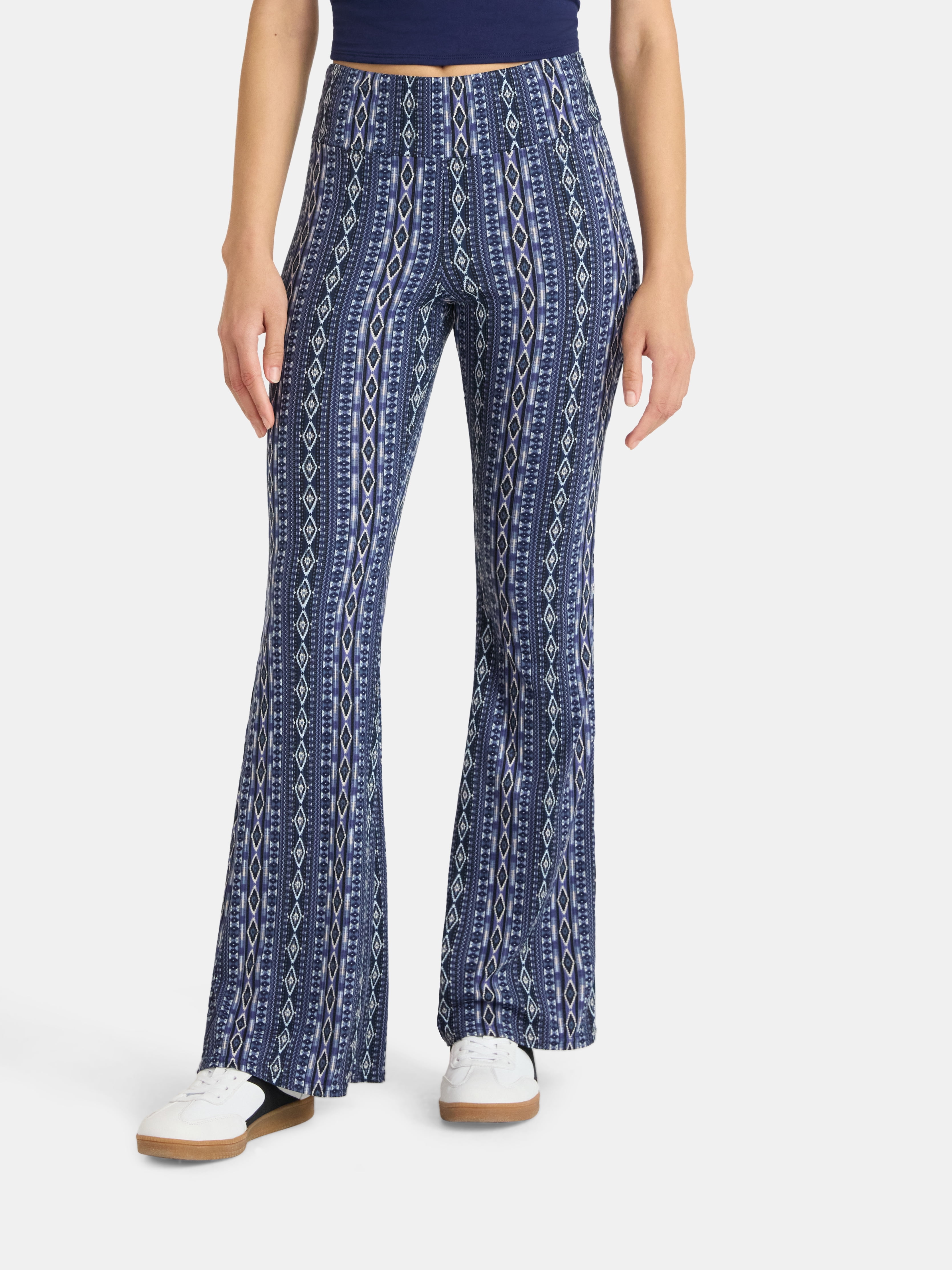 No Boundaries Women's Juniors Ribbed Flare Lettuce Hem Pants