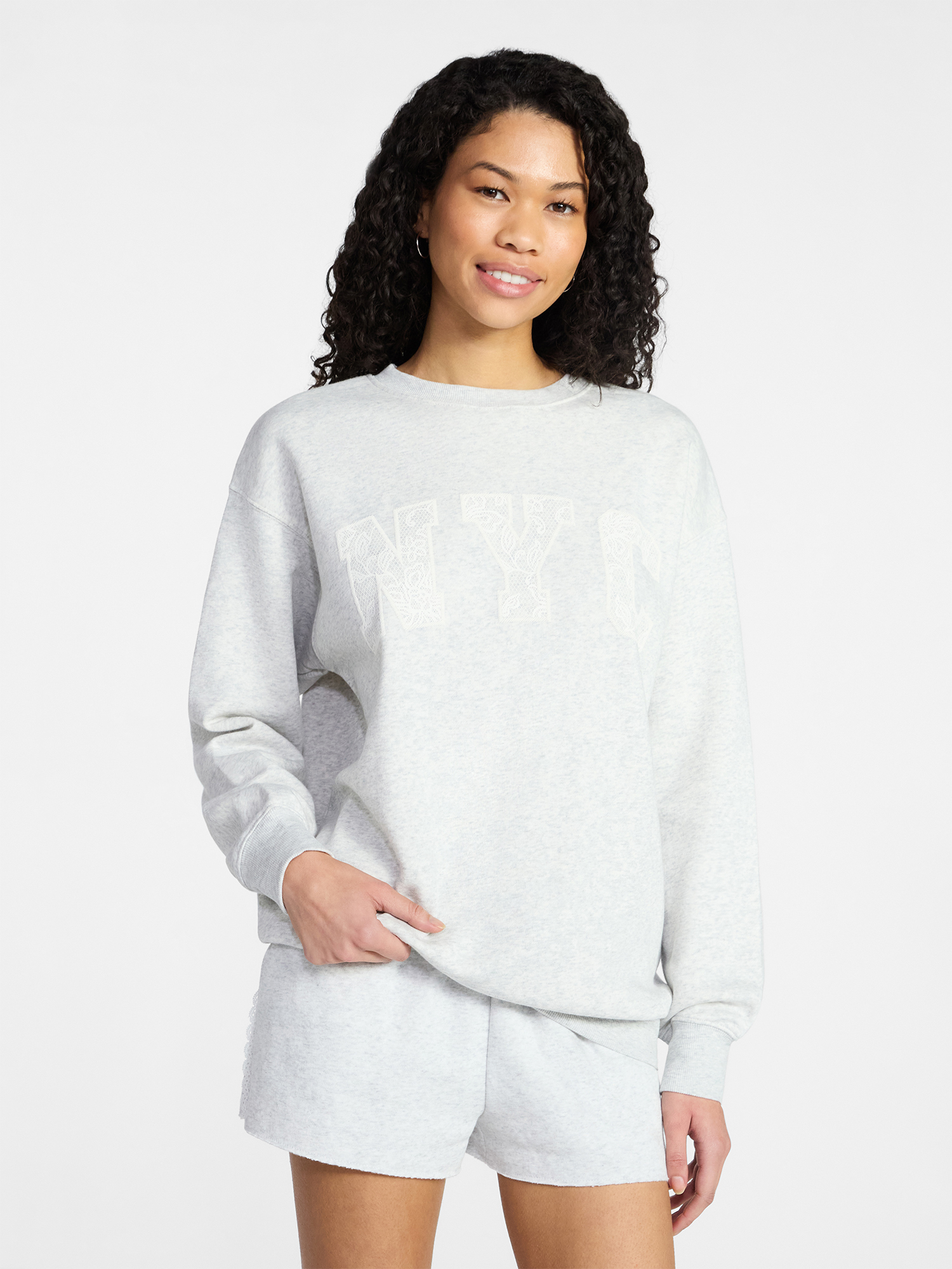 No Boundaries Oversized Graphic Sweatshirt, Midweight, Women's XXS-XXL