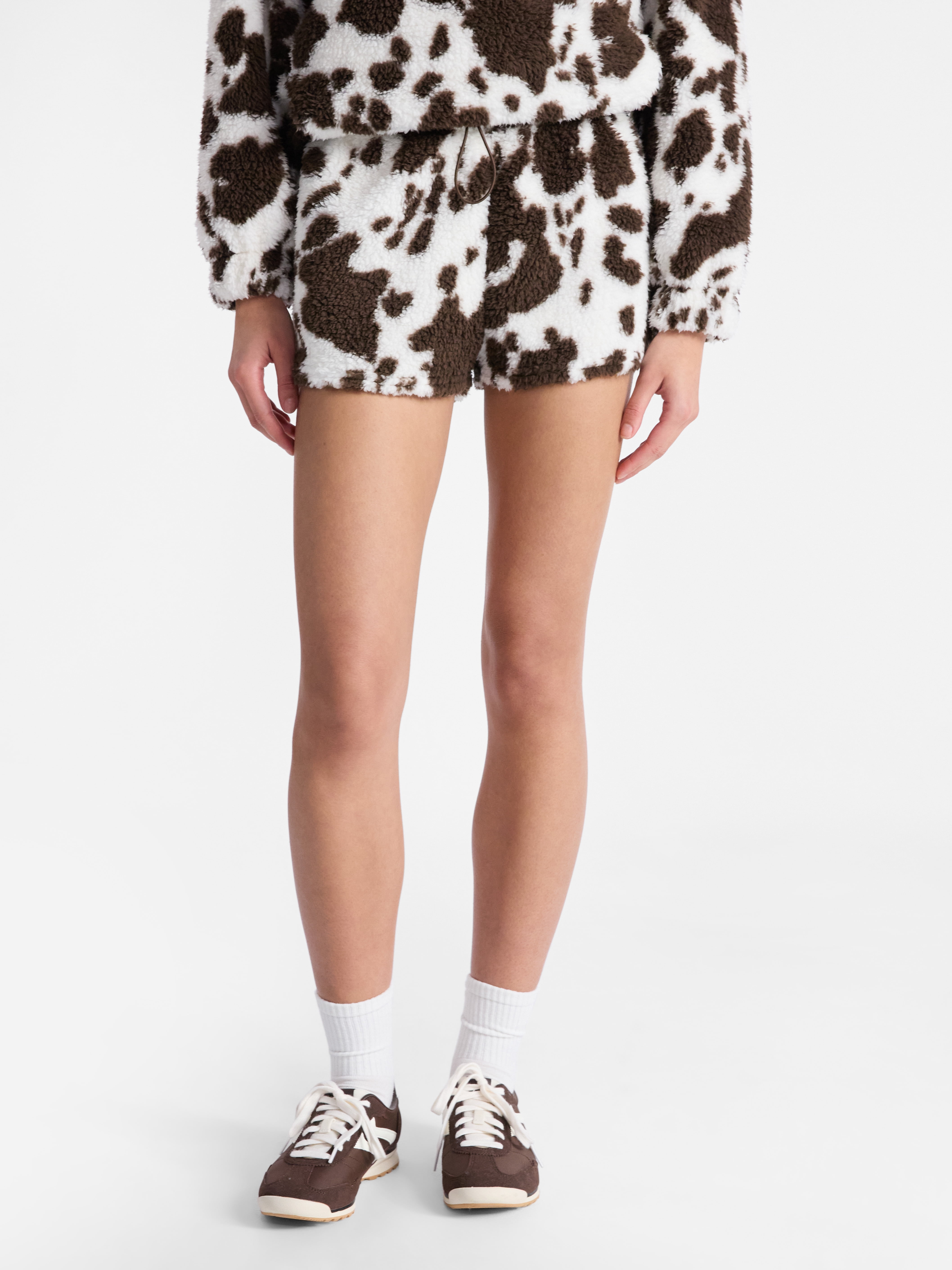 No Boundaries Plush Bungee Cord Shorts, Women's - Walmart.com