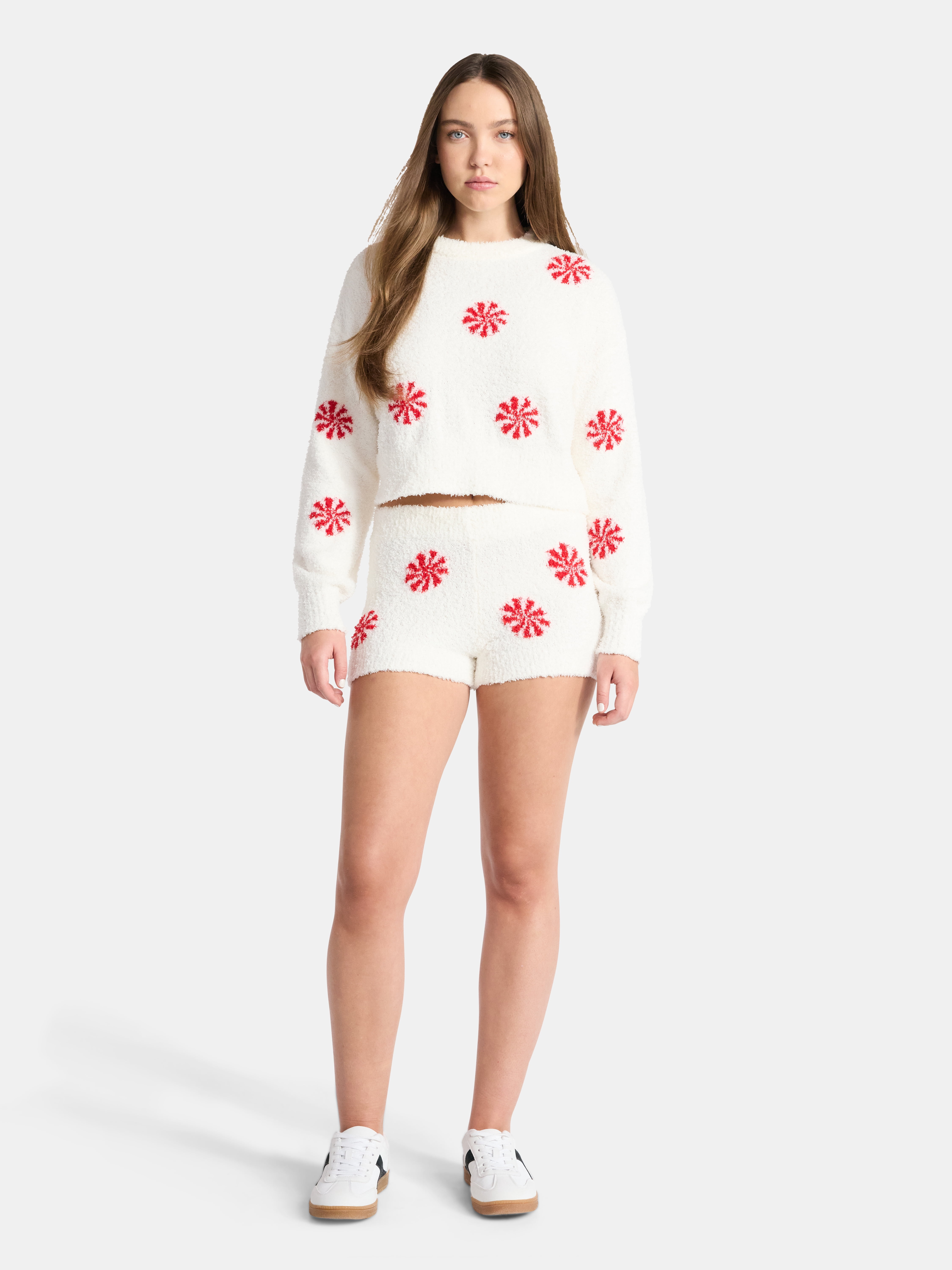 No Boundaries Christmas Plush Sweater and Shorts Set, 2-Piece, Women’s