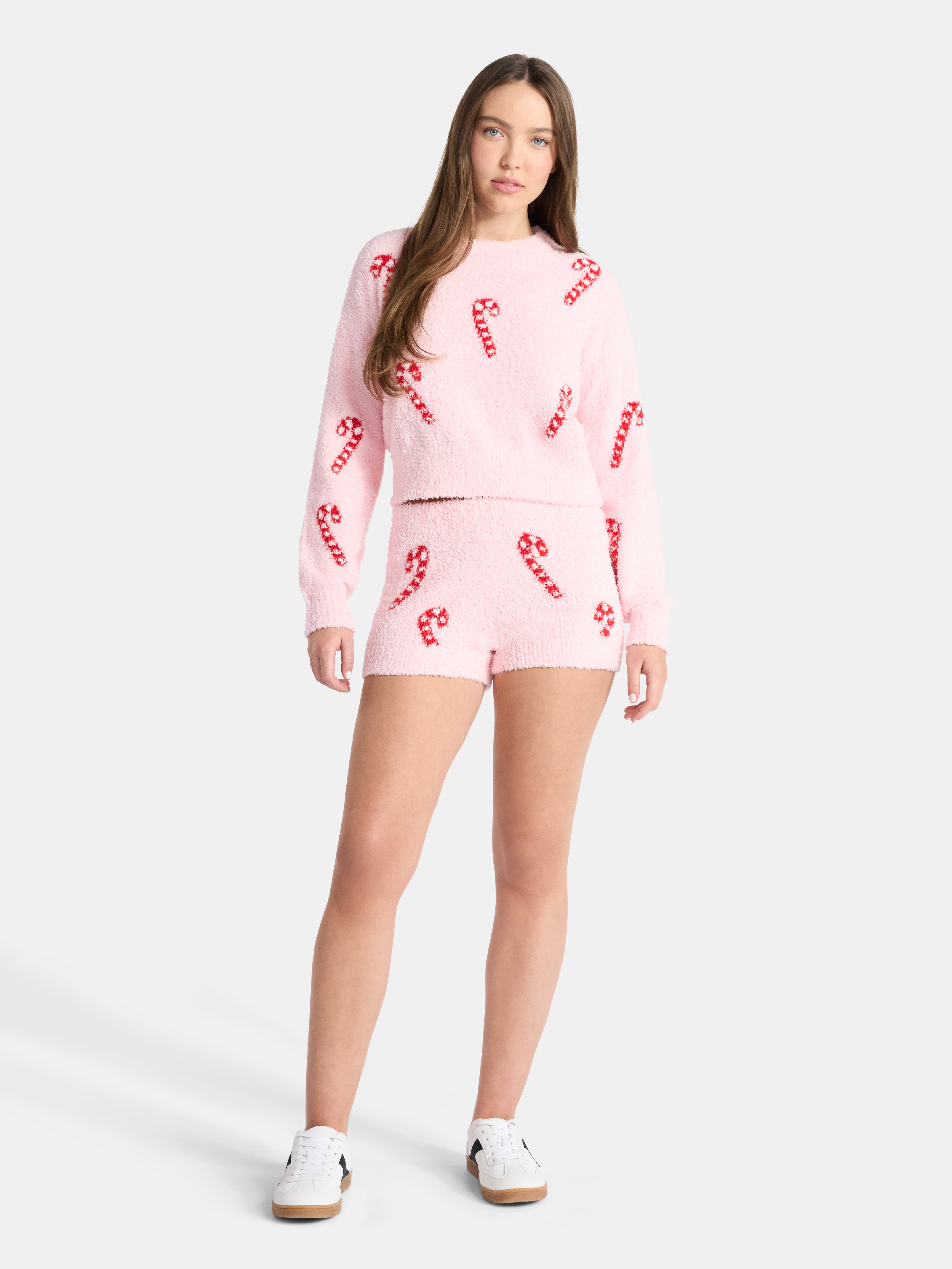 No Boundaries Christmas Plush Sweater and Shorts Set, 2-Piece, Women’s