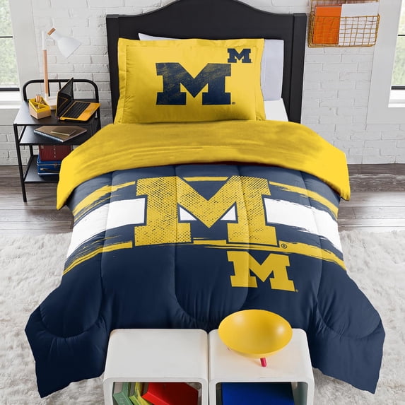 NCAA Michigan Wolverines Officially Licensed Comforter & Sham set Twin/Twin XL
