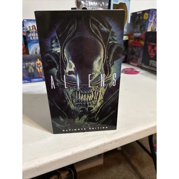 NECA - Alien Ultimate Warrior Action Figure, Blue Alien (1986)