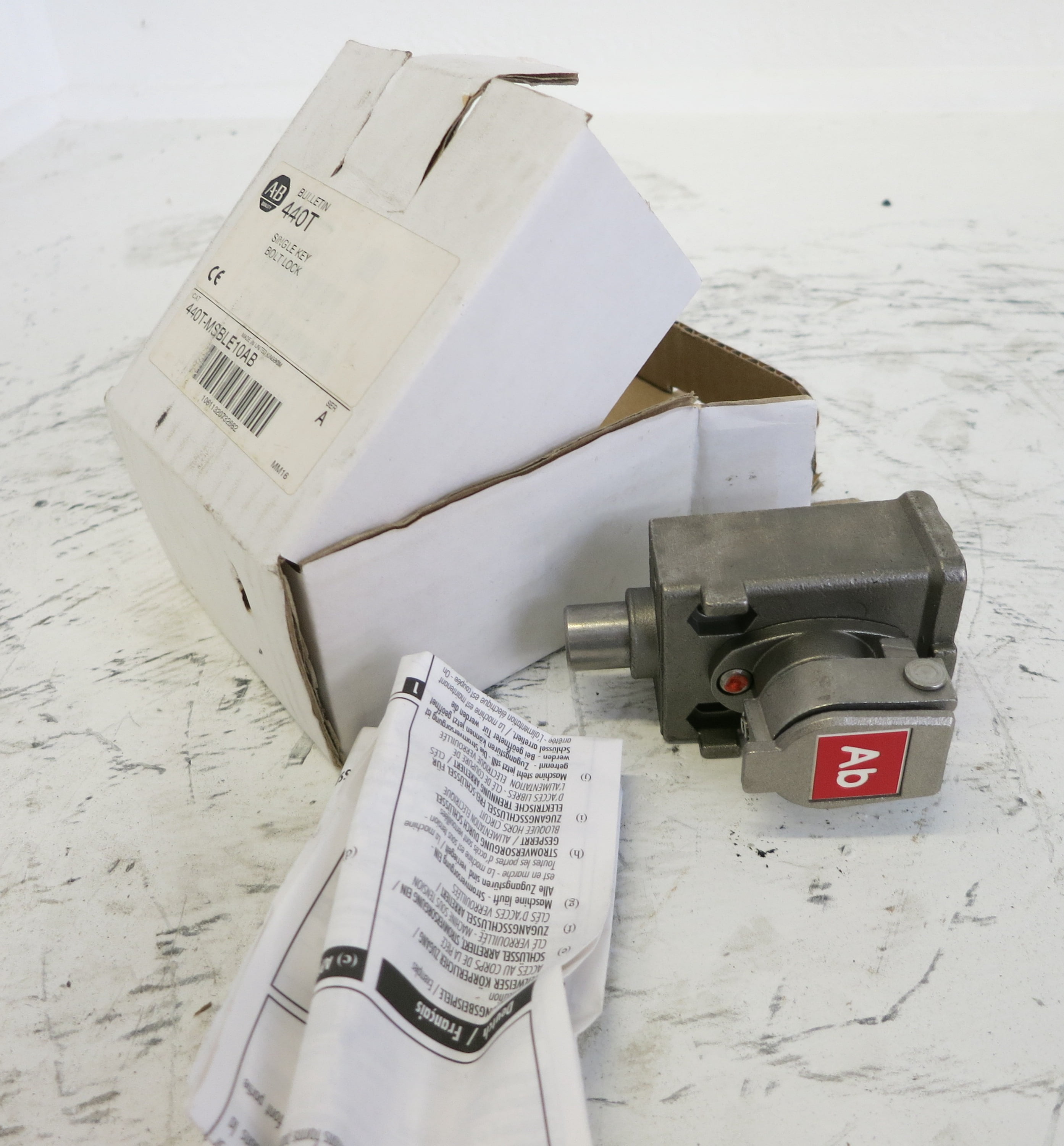 NEW Allen Bradley 440T-MSBLE10AB Single Key Bolt Lock Trap GuardMaster ...