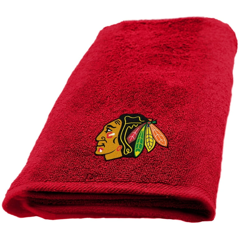 https://i5.walmartimages.com/seo/NHL-Chicago-Blackhawks-15-x-26-Applique-Hand-Towel-1-Each_e1980490-1166-4570-8a06-0fe9128e8085.4004ddf70e1dbc3c55b2b89caf3363ab.jpeg?odnHeight=768&odnWidth=768&odnBg=FFFFFF