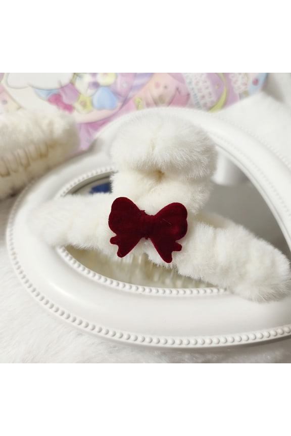 White Furry Jaw Clips Soft and Stylish Hair Accessory for Decor