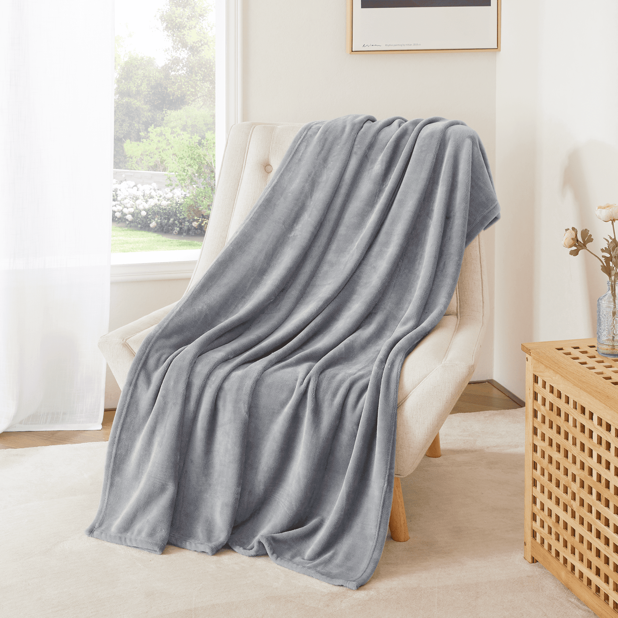 NICETOWN Fleece Bed Blankets Queen Size Soft Lightweight Plush Fuzzy Cozy Luxury Microfiber Blanket for Bedroom/Travel, 90" x 90", Light Grey