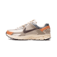 thumbnail image 1 of NIKE MENS Zoom Vomero 5 "Sanddrift / Muslin / Khaki / Earth" FZ5051 121 FZ5051 121 from Stadium Goods, 1 of 8