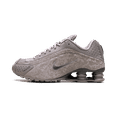 thumbnail image 1 of NIKE WOMENS Shox R4 WMNS "Flat Pewter Floral" HV0934 001 from Stadium Goods, 1 of 8