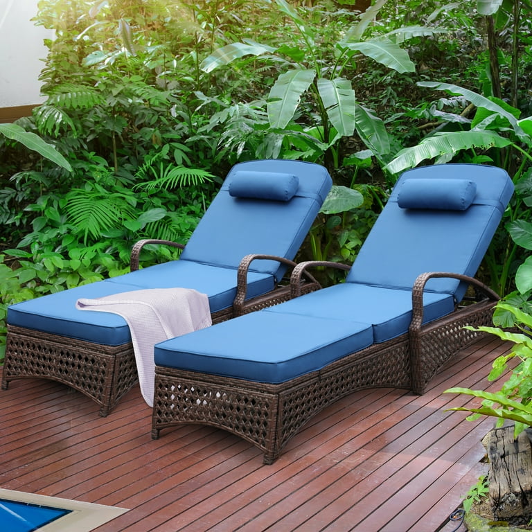 Woven chaise lounge with wheels discount