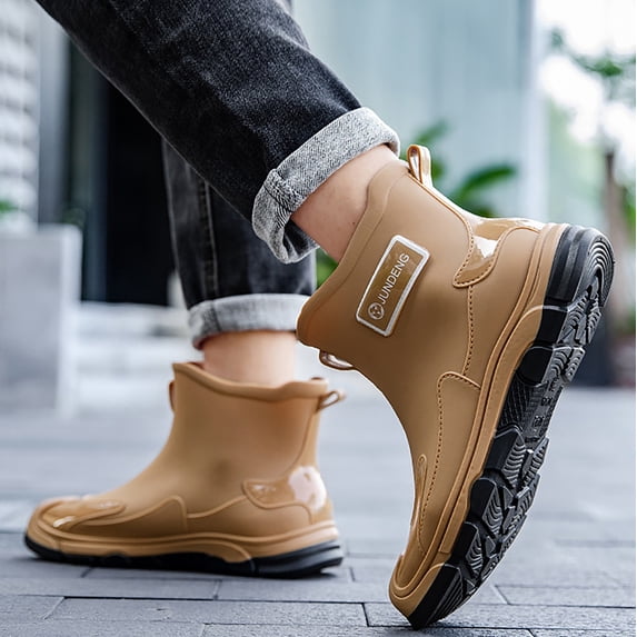 NOKIO Men’s Ankle Rain B𝗈𝗈𝑡𝑠 Wate𝗋proof Wide Calf Rain Shoes with Comfortable Insole Fashion Round Toe Non-S𝗅ip Ru𝖻𝖻er D𝖾𝖼k Boot Outdoor Work Mud Che𝗅sea Booties