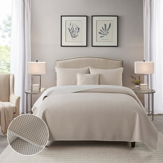 NSH by New Sega Home 4-Piece Beige Pinsonic Reversible Waffle Textured Quilt Set with Reversible Shams and Decorative Pillow, King