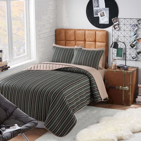 Campus Comforts by New Sega Home 3-Piece Reversible Quilt Set, Jake, Tan/Green, Full/Queen