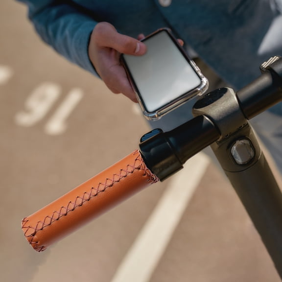 Tineasur 1 Pair Brown Bike Handlebar Grips with Comfortable Shock Absorbing Material for Cycling and Mountain Bikes