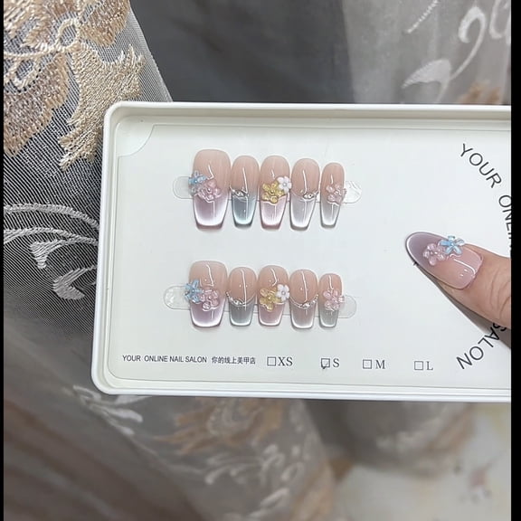 Nai Zi, handmade phototherapy wearing nail three-dimensional hand-painted crystal flower cat eye wholesale finished nail patch
