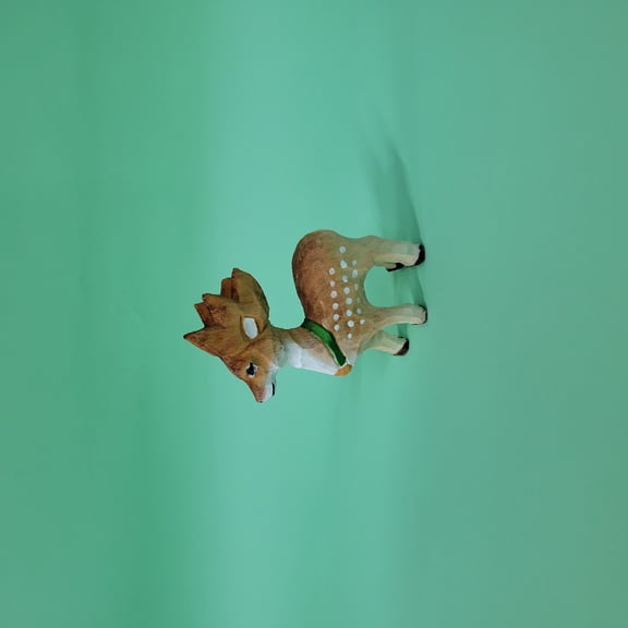 Najusuanl Deer Wooden Sculpture, Hand-Carved Fawn Figurine for Shelf Decor, Nature-Inspired Home Accent