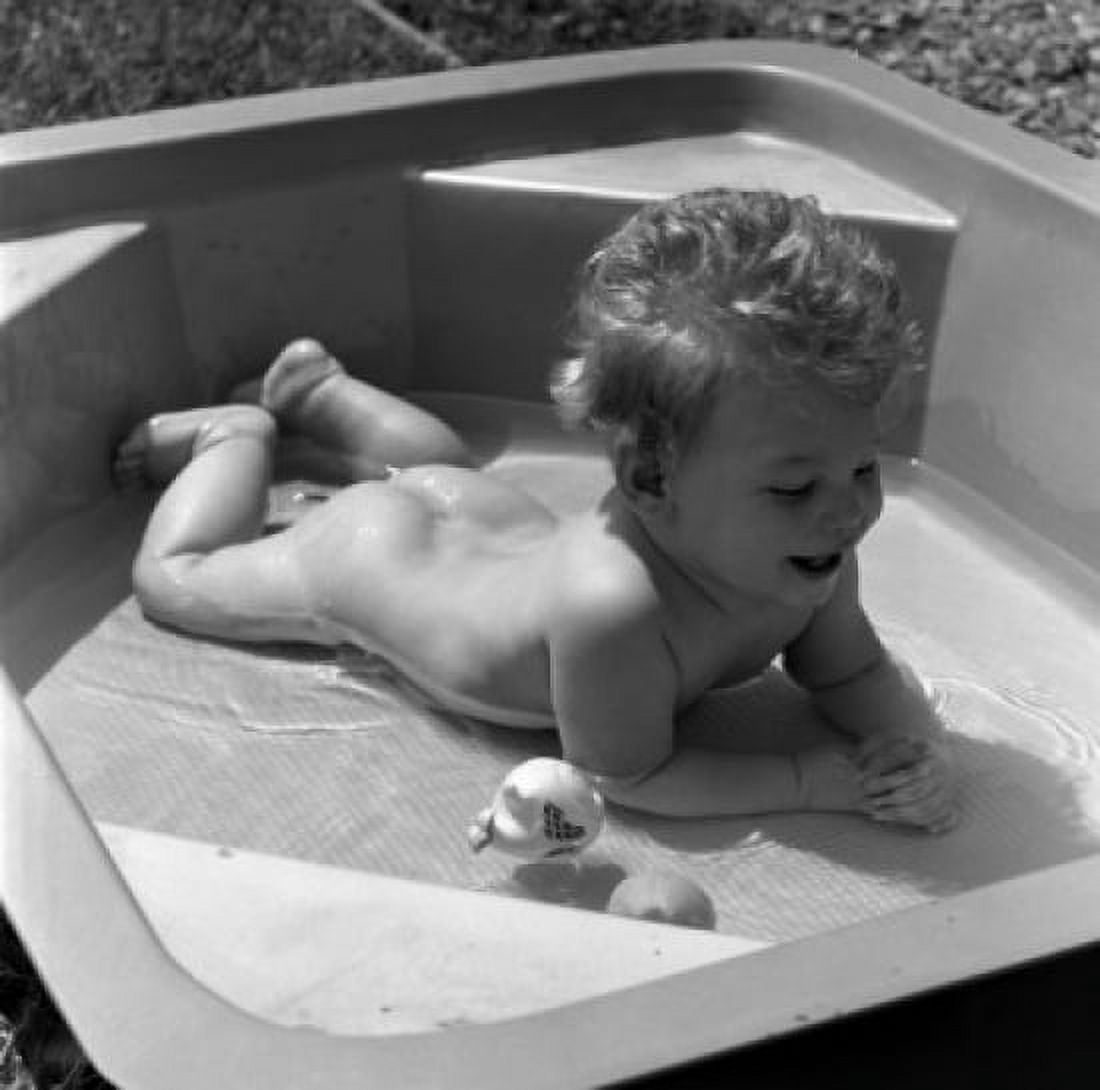 Naked baby lying on front in wading pool Canvas Art - (18 x 24)