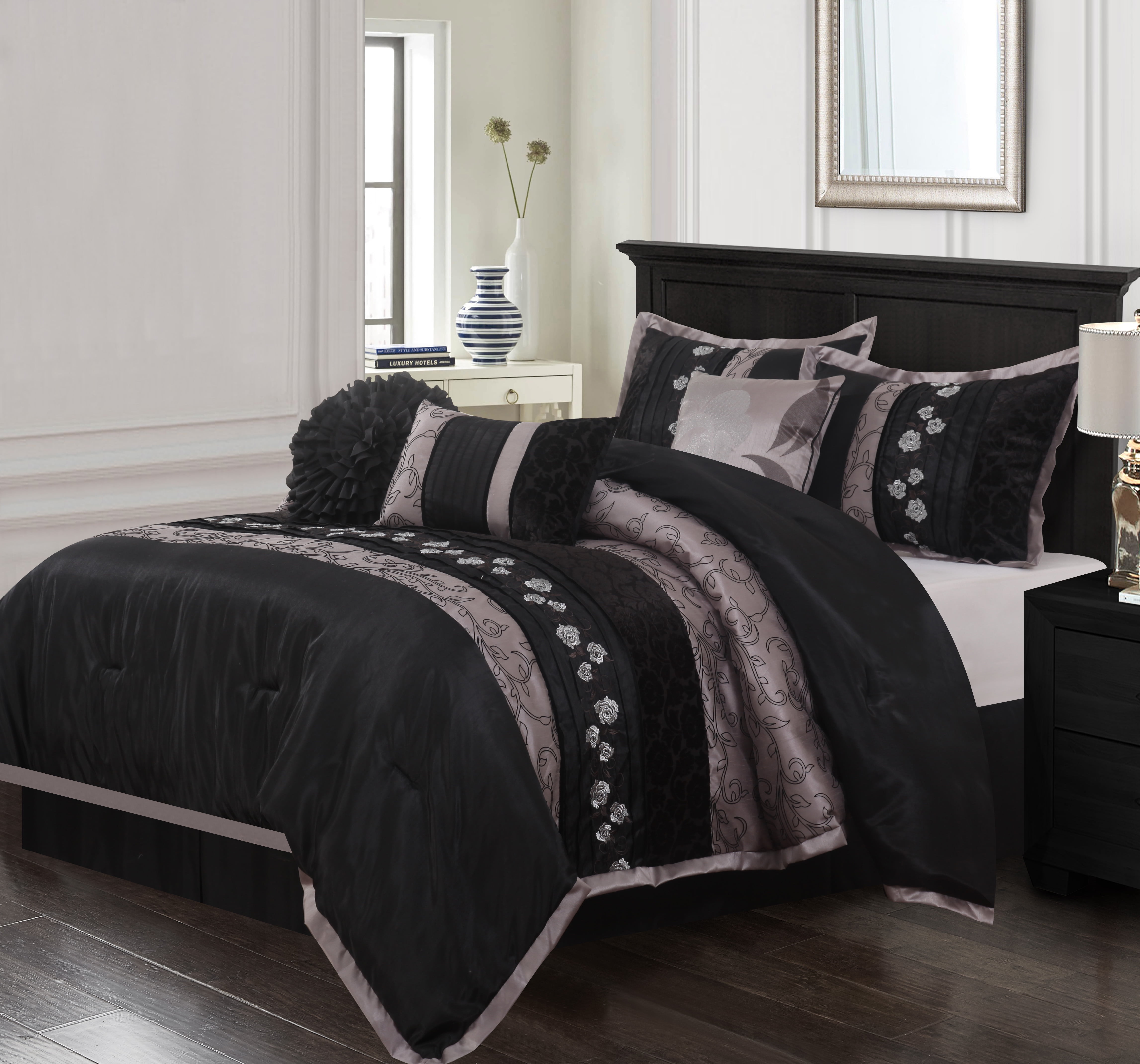 Luxurious Black and Gold Queen Microfiber Comforter Set