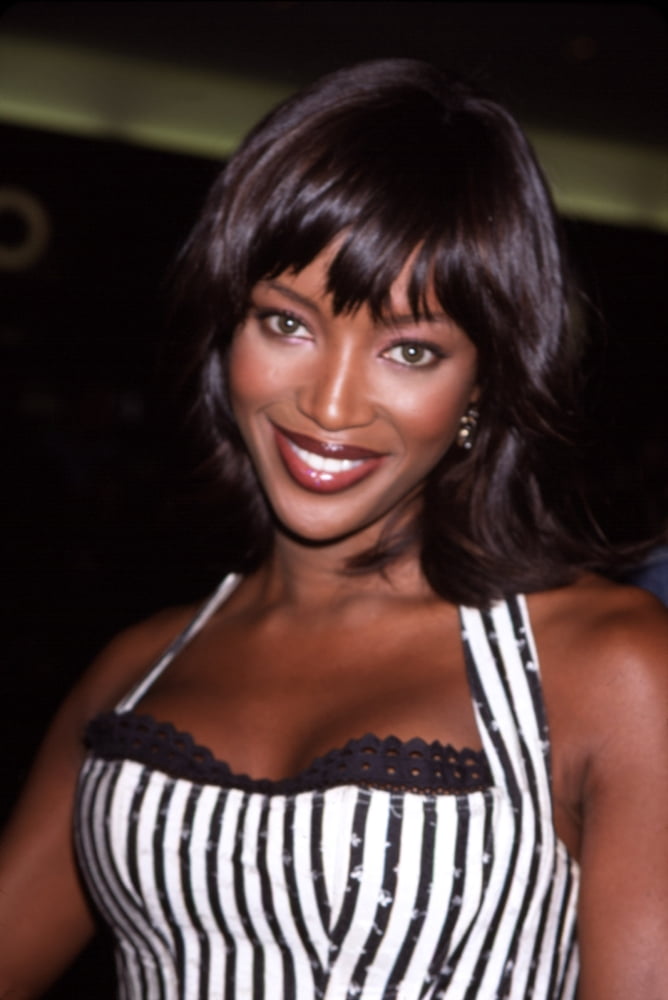 Naomi Campbell In Dress By Azzedine Alaia Presents Her Signature Fragrance Canvas Art - (16 x 20)