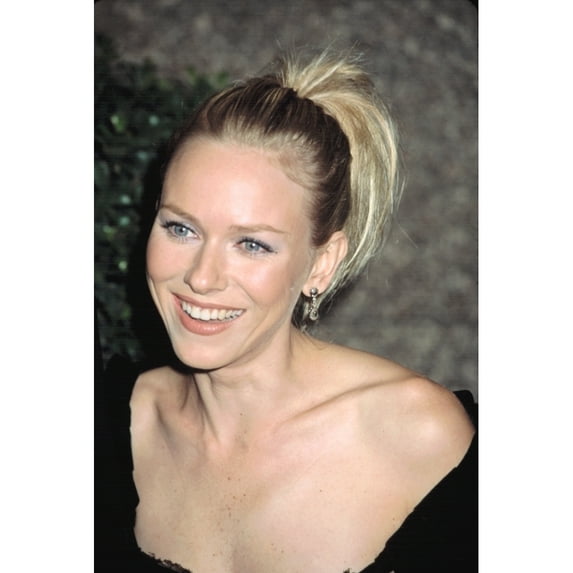 Naomi Watts At Vh1 Vogue Fashion Awards, Ny 10152002, By Cj Contino Celebrity (16 x 20)