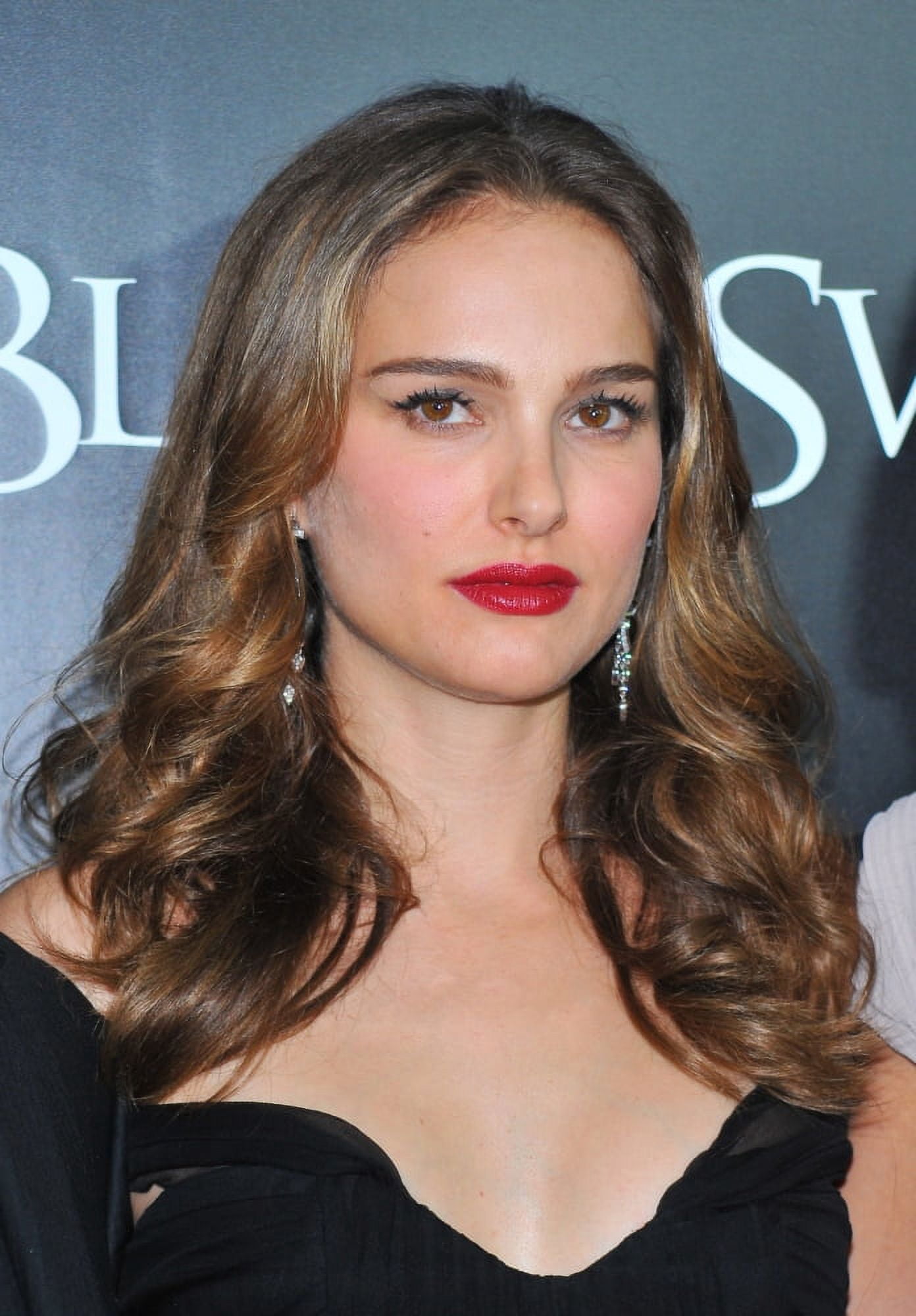 Natalie Portman At Arrivals For Black Swan Premiere Canvas Art - (16 x 20)