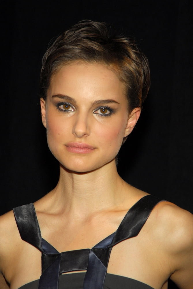 Natalie Portman At Arrivals For V For Vendetta Premiere Canvas Art -  (16 x 20)