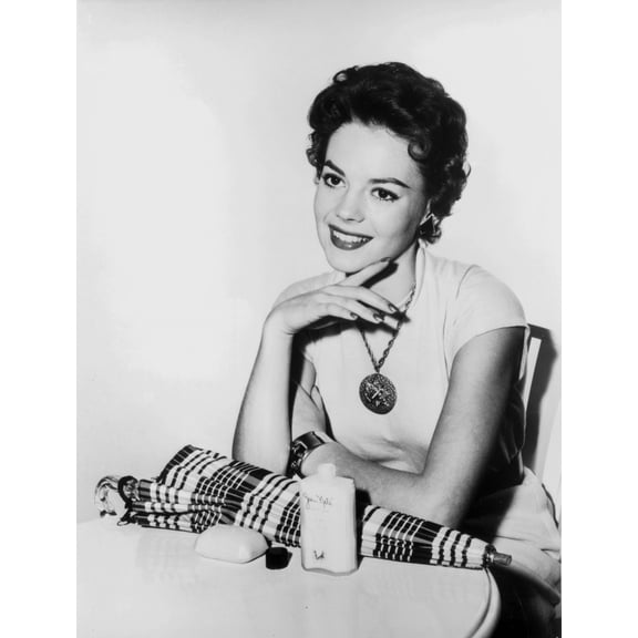 Natalie Wood Leaning on the Table Photo Print (24 x 30)