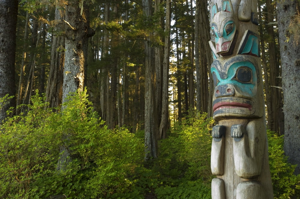 Native Totem Pole In Sitka National Historical Park Alaska Canvas Art - Daryl Pederson Design Pics (17 x 11)