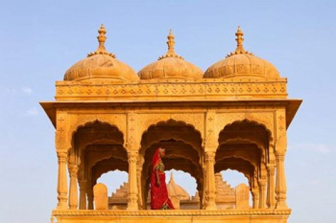 Native woman Tombs of the Concubines Jaiselmer Rajasthan India Canvas Art - Jaynes Gallery DanitaDelimont (25 x 38)