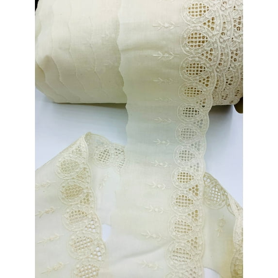 Natural 3-3/4" Eyelet Swirl edge