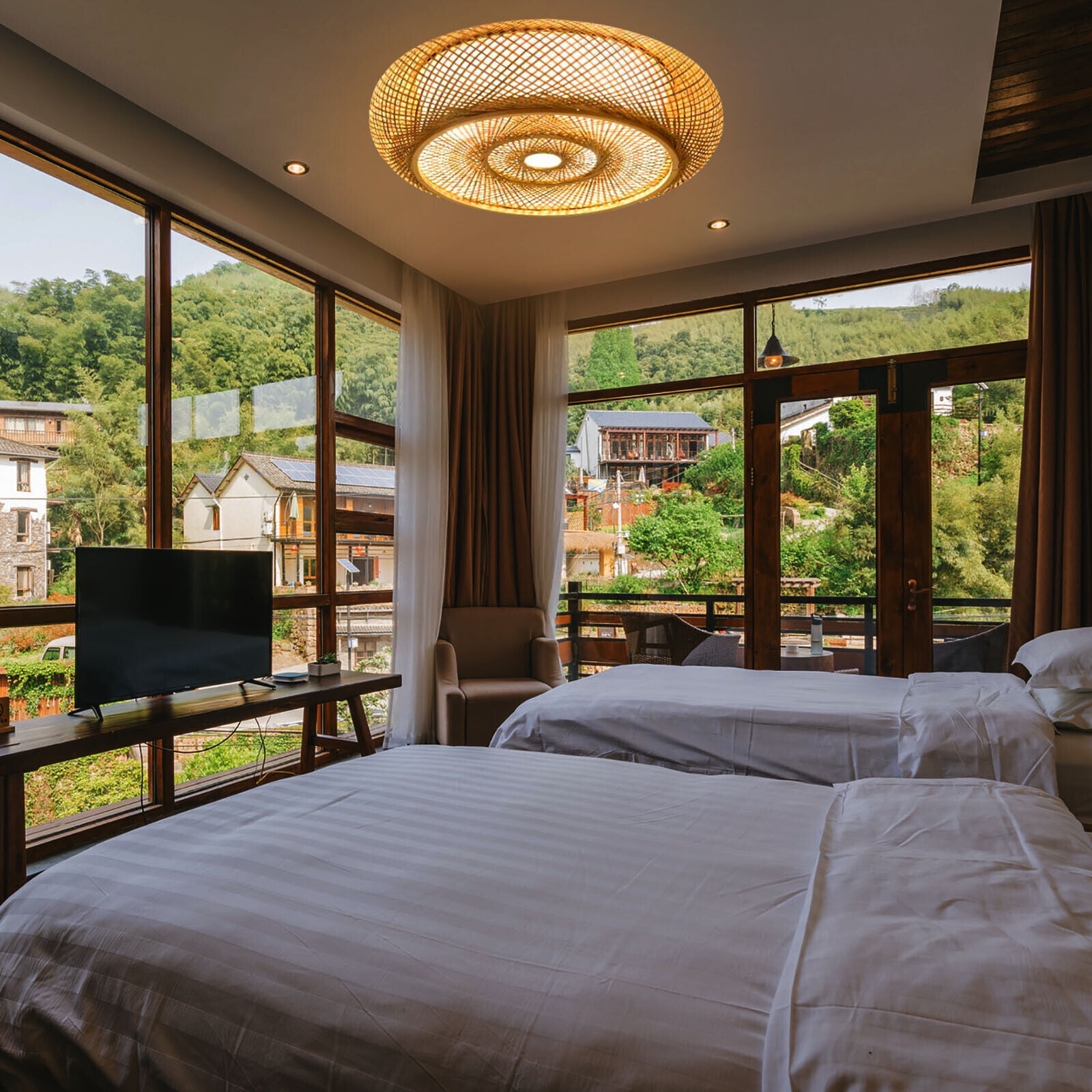 Natural Bamboo Wicker Rattan Chandelier Pendant Light, Country Drum Shade Ceiling Light Fixture for Home Decor 3-Light 15.7"