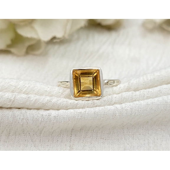 Natural Citrine Silver Ring-November Birthstone Ring-Yellow Gemstone Ring-Solitaire Minimal Ring-Women Everyday Ring