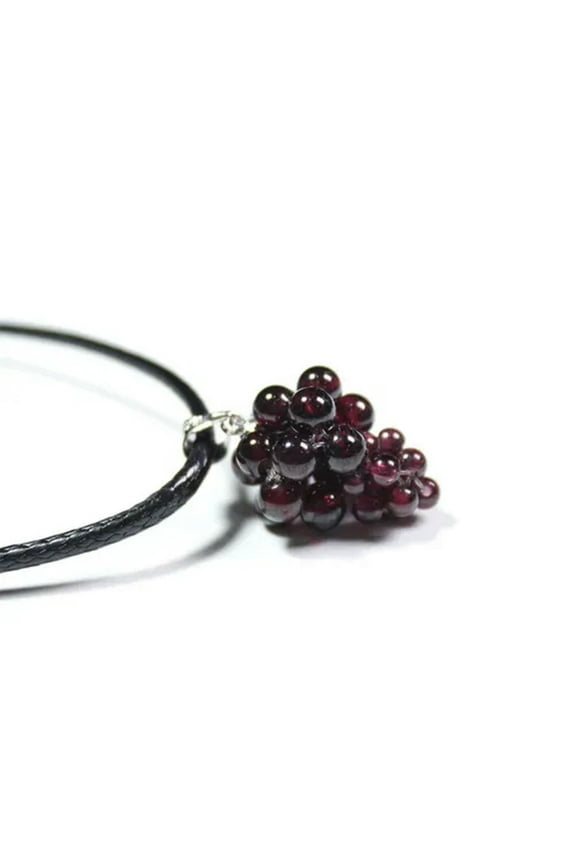 Natural Garnet Stone Bead Crystal Amaranth Grape Pendant Necklace Amulet Healing