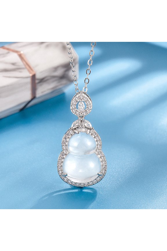 Natural Green Jade Pendant Necklace for Women Chinese Feng Shui Good Luck Necklace Wealth Green Pendant Necklace Christmas Birthday Gift