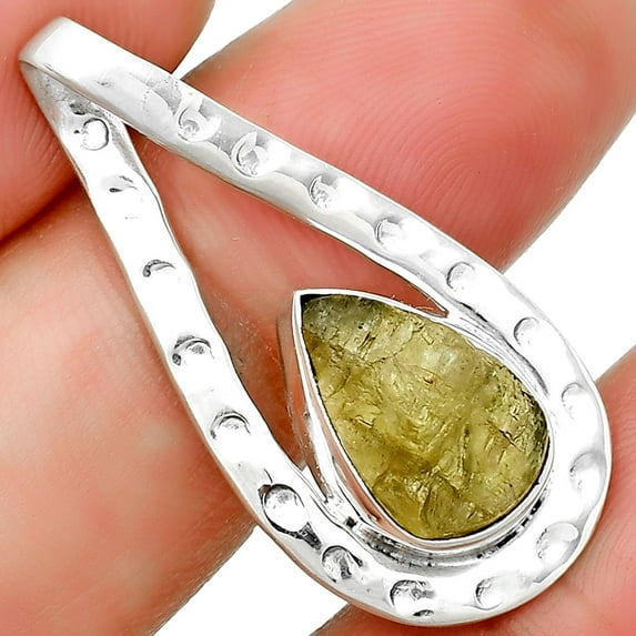 Natural Green Kyanite Rough - India 925 Sterling Silver Pendant Jewelry P-1188 SDP133631