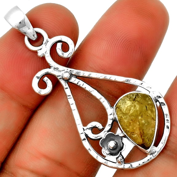 Natural Green Kyanite Rough - India 925 Sterling Silver Pendant Jewelry P-1714 SDP131888