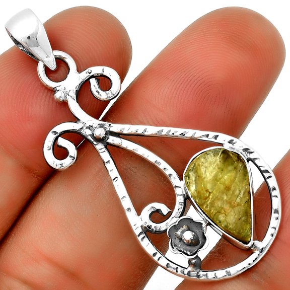 Natural Green Kyanite Rough - India 925 Sterling Silver Pendant Jewelry P-1714 SDP131896