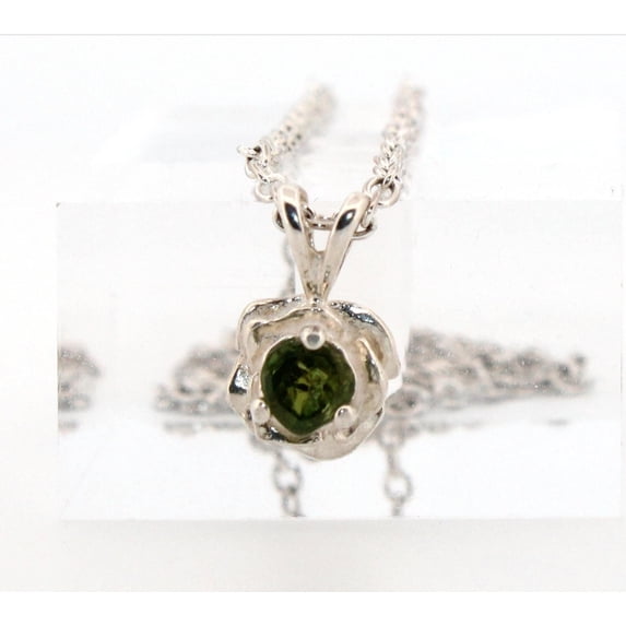 Natural Green Tourmaline Sterling Silver Flower Necklace NT225