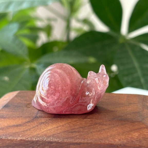 Natural crystal stone snail carved ornaments, creative home decorations, crystal snail fish tank decorations
