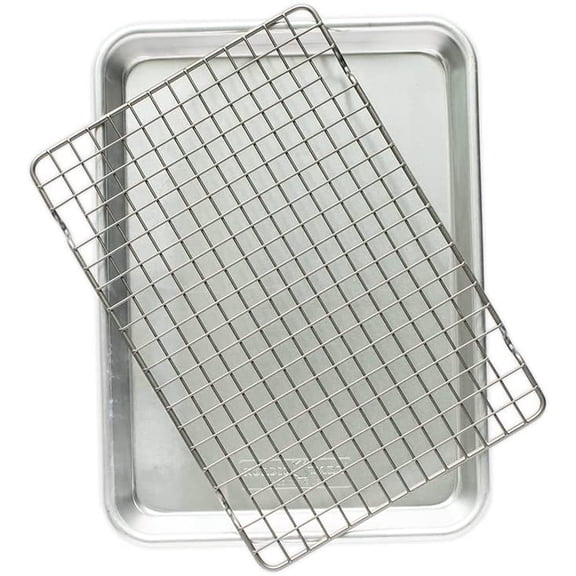Naturals Quarter Sheet with Oven-Safe Nonstick Grid