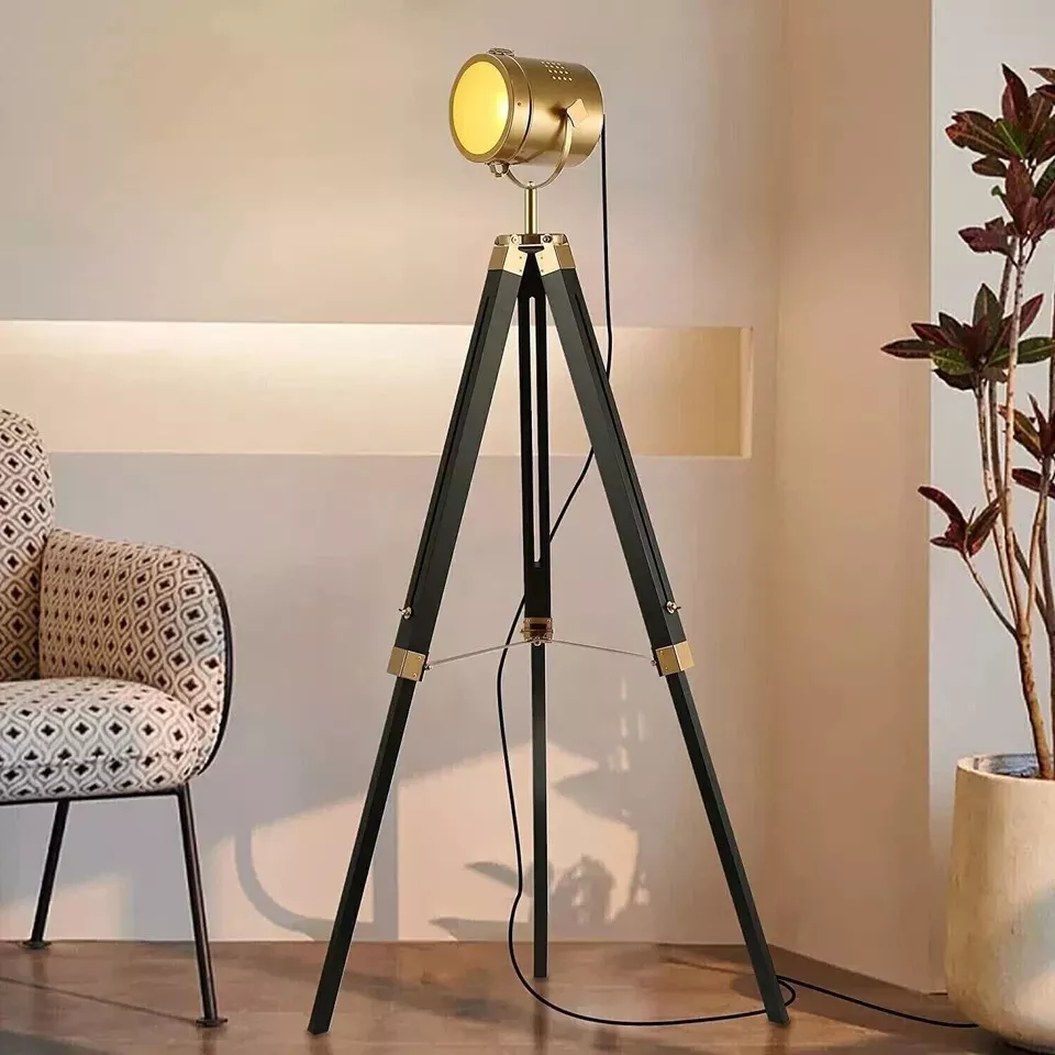 Hollywood Studio Lampada Da Terra A Treppiede Con Faretto – Cromata E Nera, Altezza 152 Cm, Per Casa, Ufficio E Decorazione