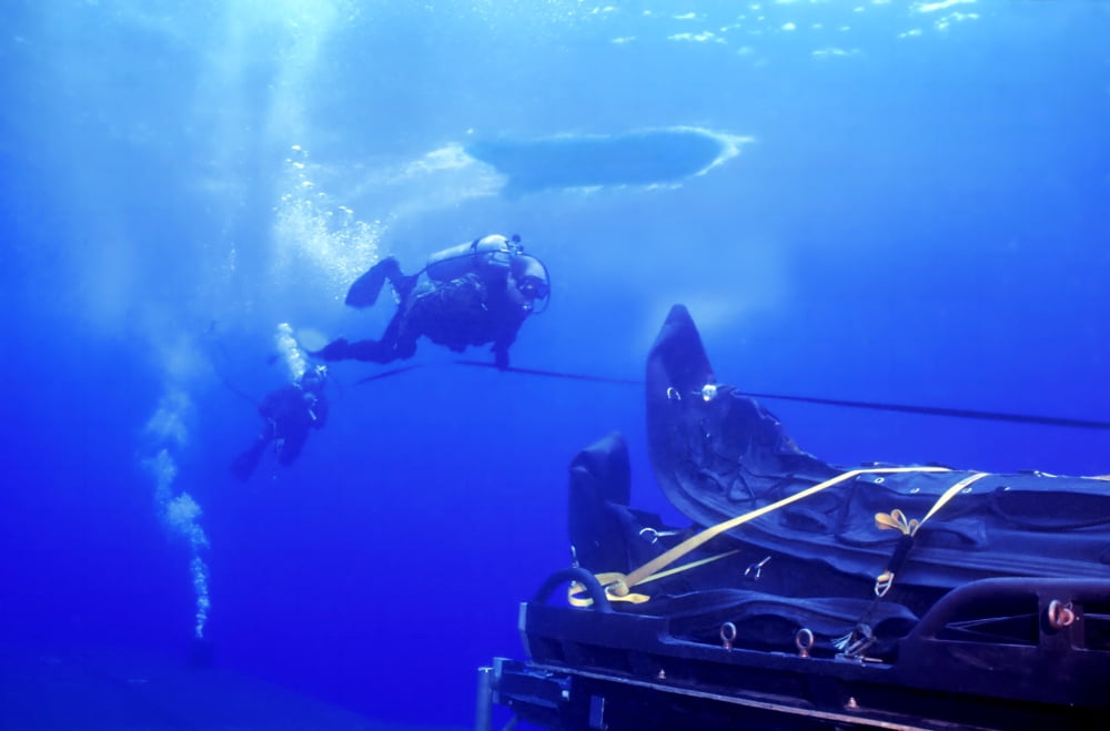 Navy SEALs descend to the USS Kamehameha 40 feet below Canvas Art - Michael WoodStocktrek Images (34 x 23)