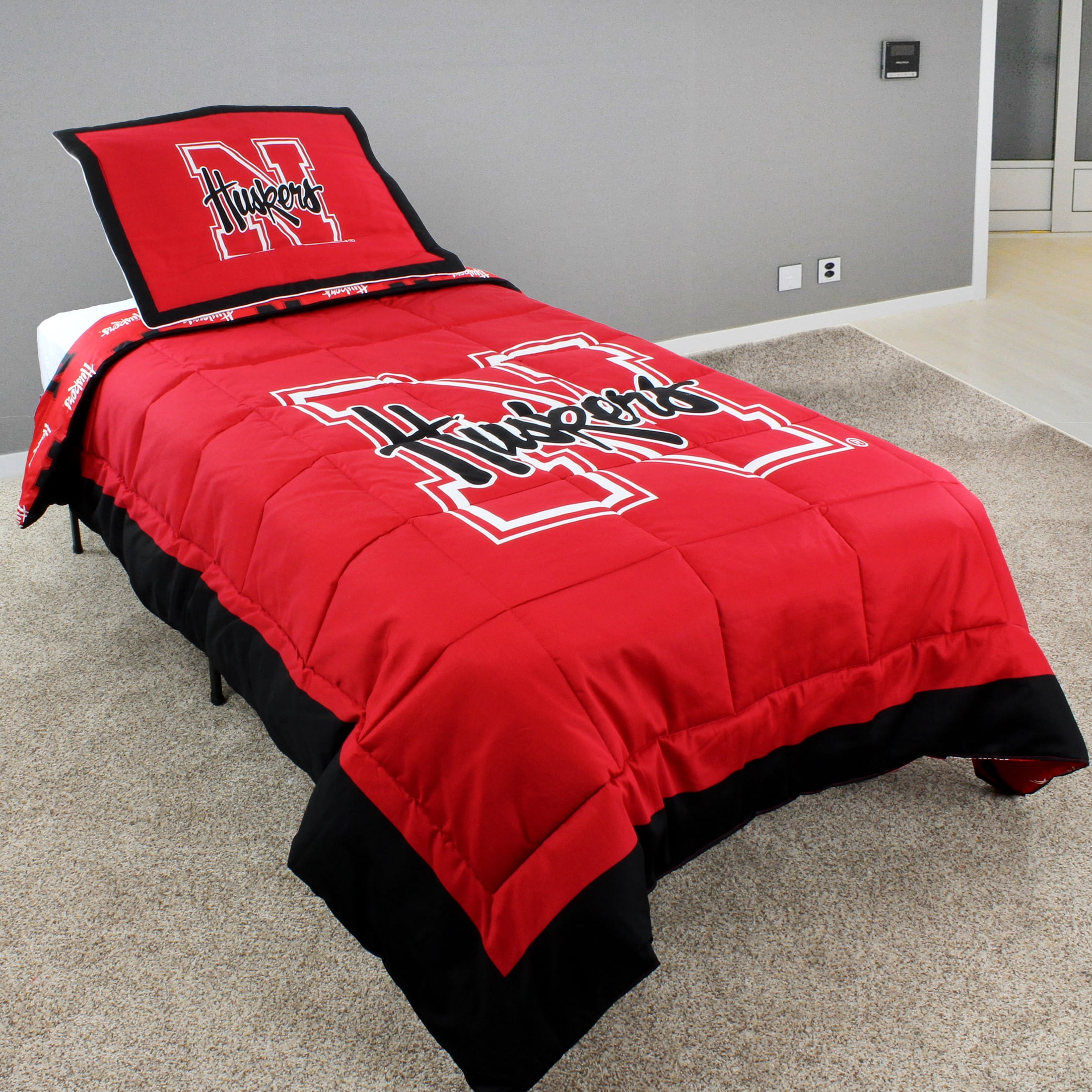 Nebraska Cornhuskers 3 Pc Reversible Cotton Comforter Set, 1 Comforter, 2 Shams, Queen