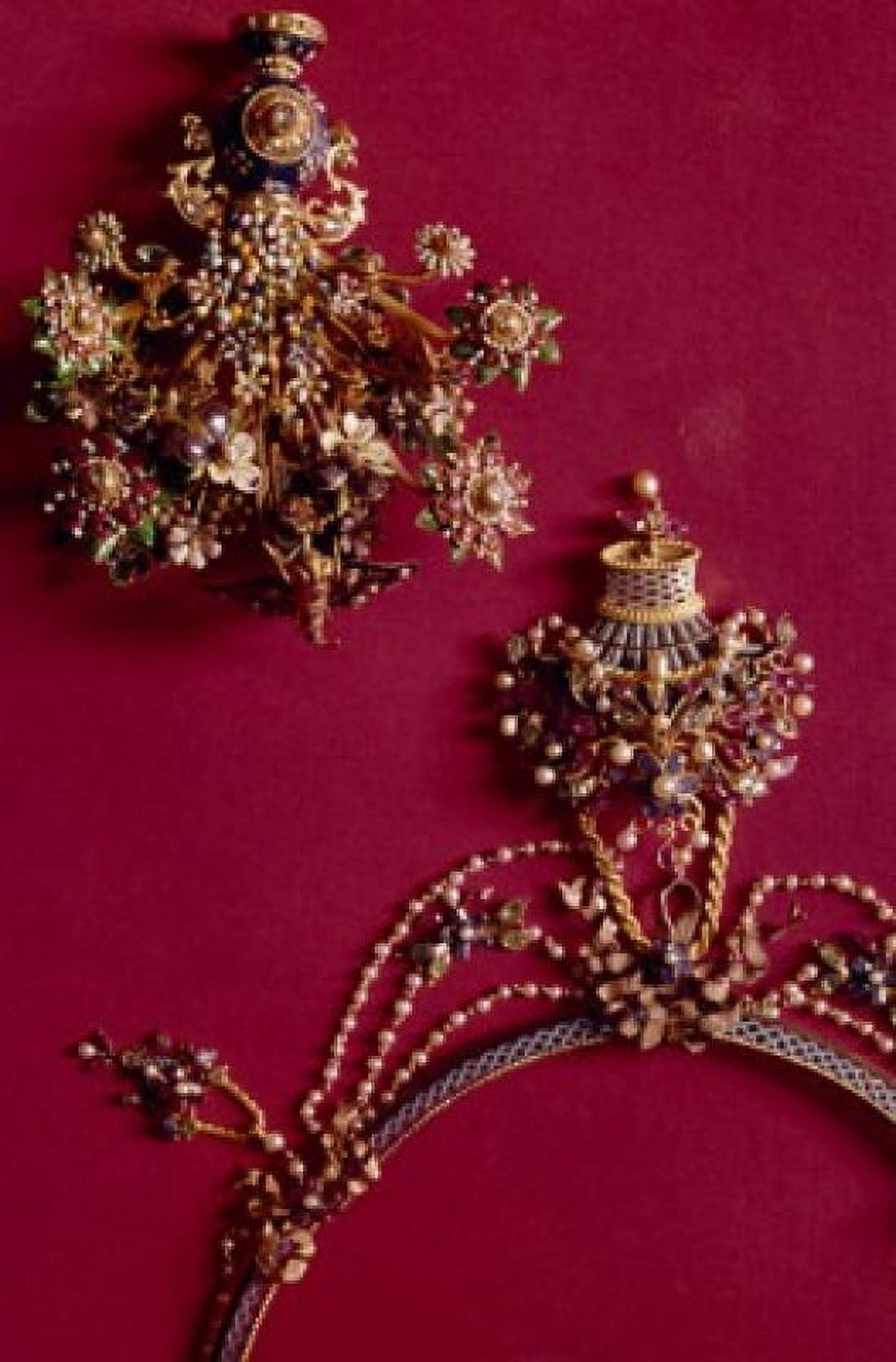 Necklace and Brooch circa 17th century UK London London Museum Canvas Art - (18 x 24)